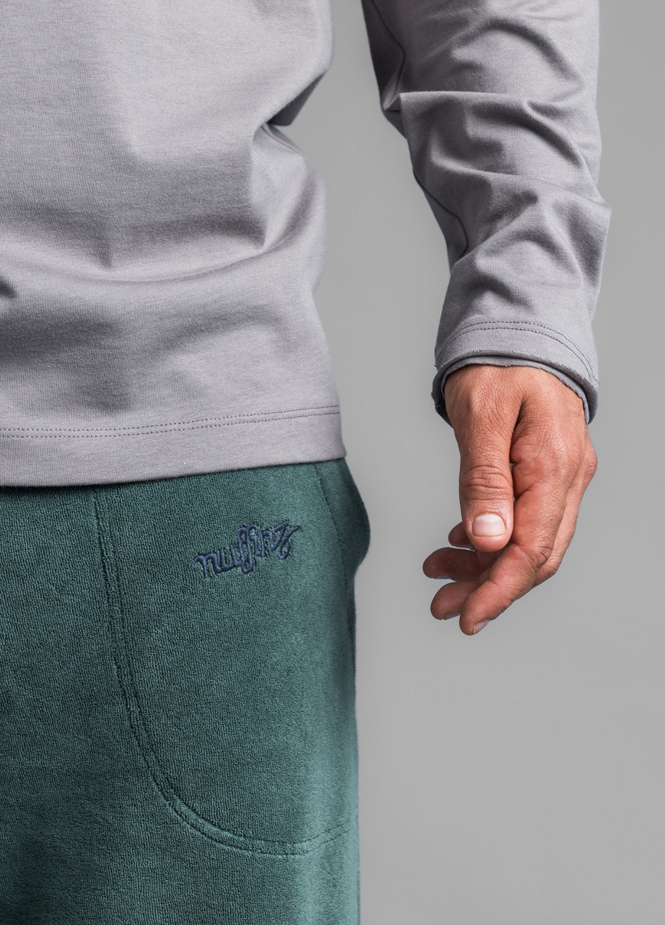 STEEL GREY LONGSLEEVE