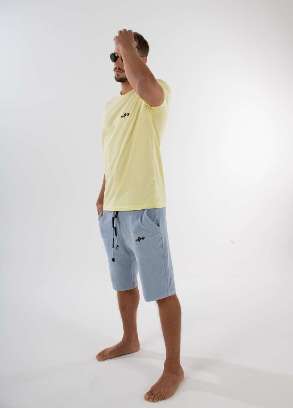 nuffinz LEMON GRASS T-SHIRT PURE - whole outfit visible from the side - sustainable men's t shirts - yellow